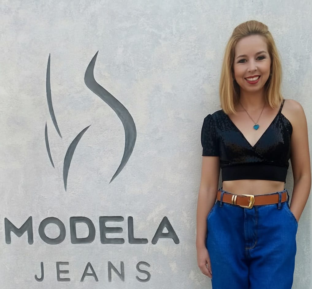 Ana e a história da Modela